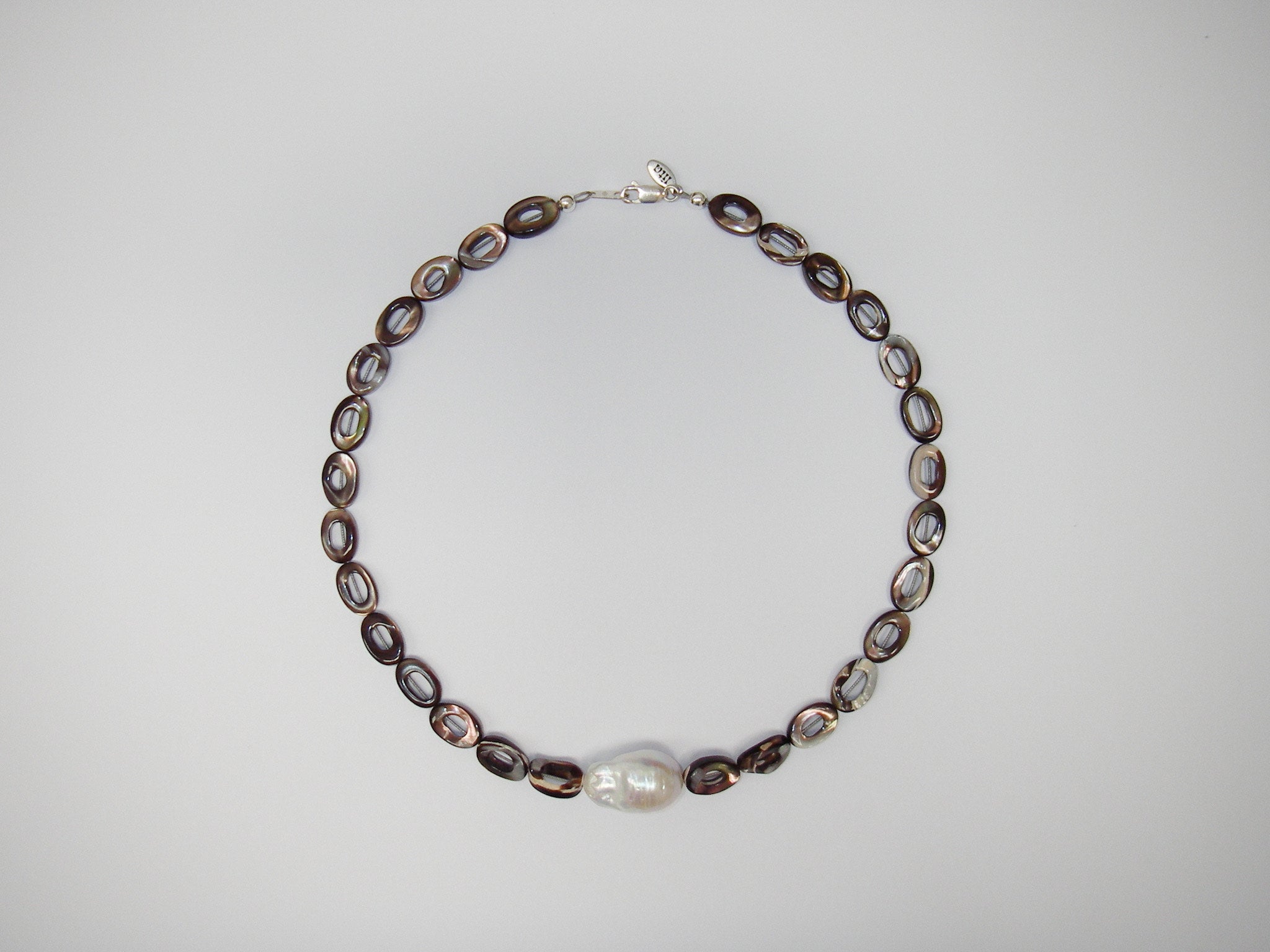 WAWA NECKLACE, OVAL